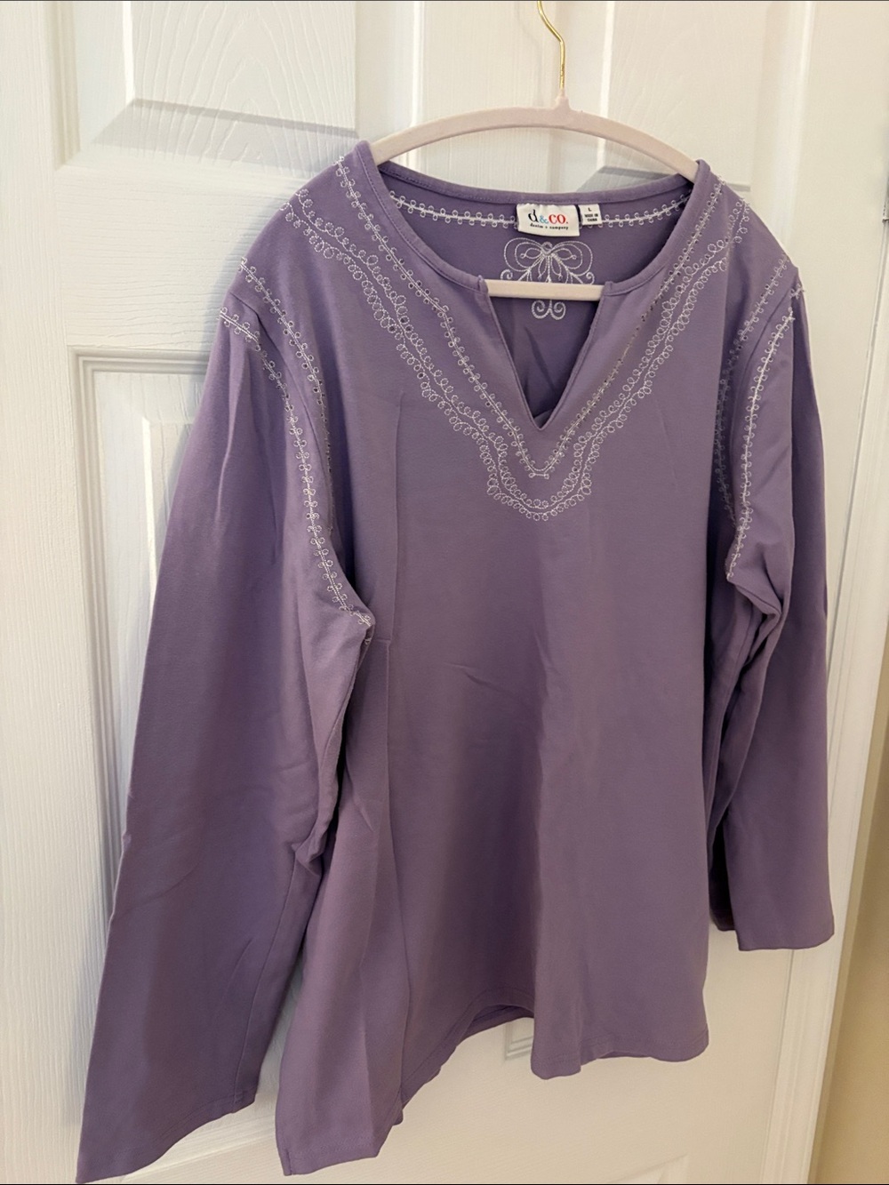 D & Co Lavender beaded V-Neck Women's Top size large